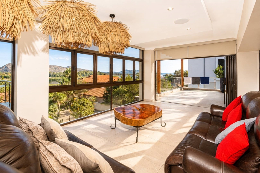 6 Bedroom Property for Sale in Birdwood Estate North West